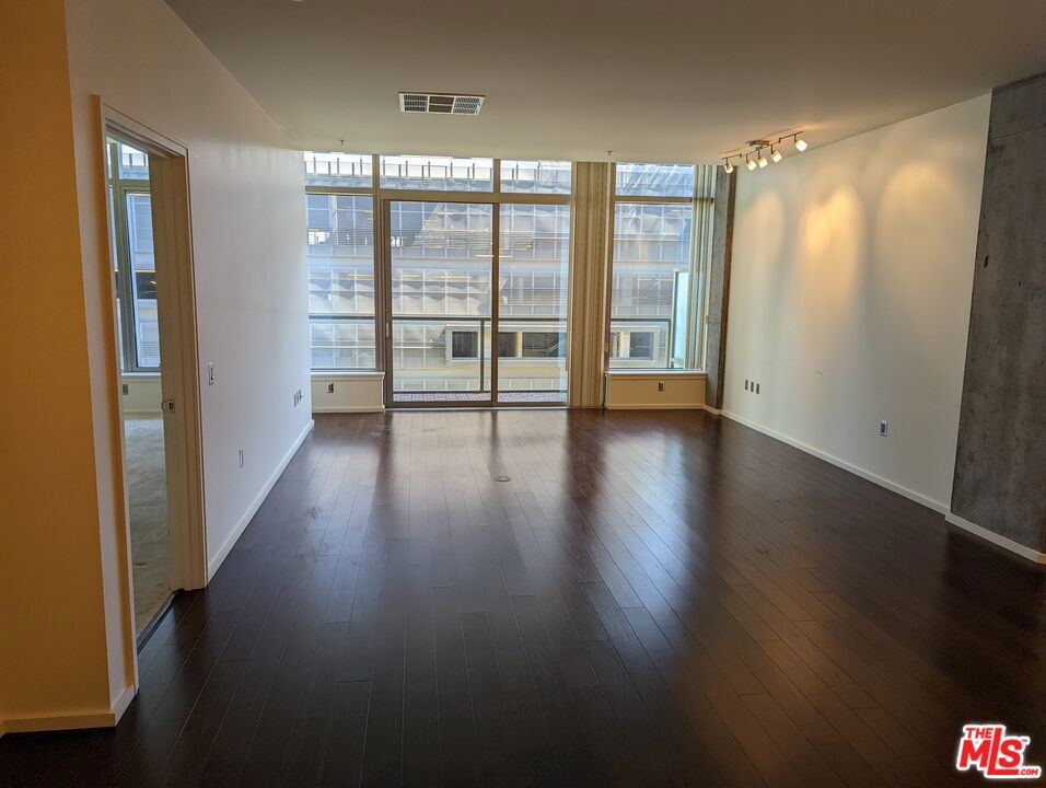 1155 S Grand Avenue 519, Los Angeles, CA 90015