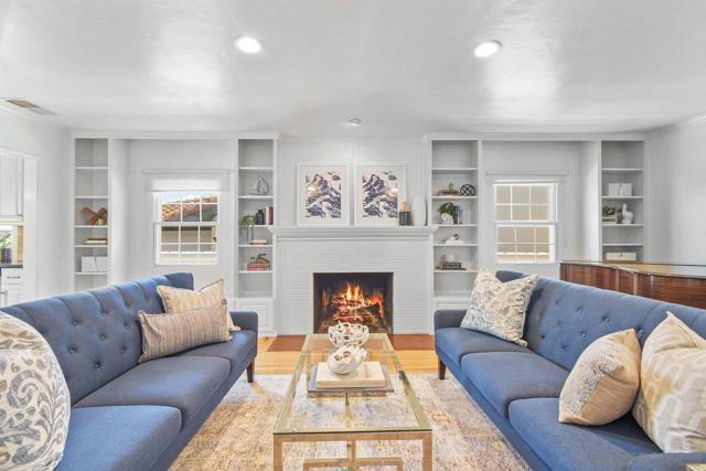 3033 Browning, San Diego CA: https://media.crmls.org/mediaz/c689363c-68ed-4d7e-9360-a6e34ebd8503.jpg