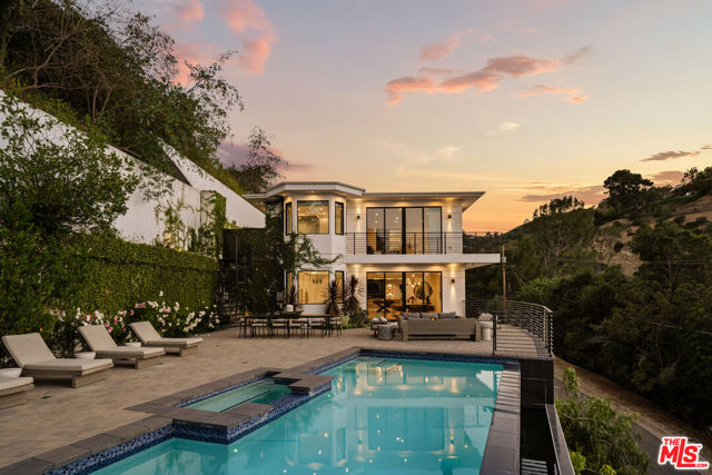 3820 Knobhill Drive, Sherman Oaks CA: https://media.crmls.org/mediaz/c6894e1e-4b12-4cb6-8b37-30705ab7b949.jpg