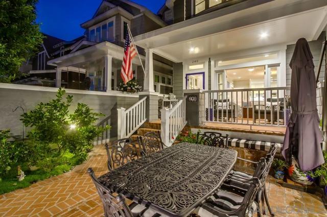 240 B Avenue, Coronado CA: https://media.crmls.org/mediaz/c68bbcaa-8877-4013-bf9d-bfa872c27072.jpg