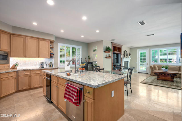 4566 Bluewood Court, Moorpark CA: https://media.crmls.org/mediaz/c68bedcf-4d40-44d9-ad0d-2dff125ecc7c.jpg