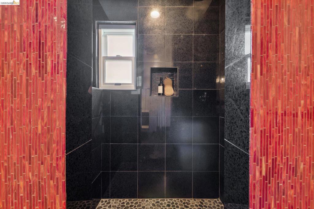 https://media.crmls.org/mediaz/c68c006d-4ef7-4c70-b89d-4016df06c1da.jpg?preset=X-Large