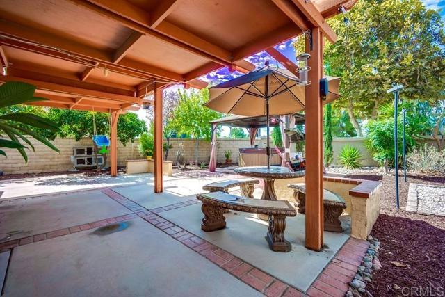 39685 ALMANSA, Murrieta CA: https://media.crmls.org/mediaz/c68c52d5-358d-4e6d-a7fe-a7d0a77d46b0.jpg