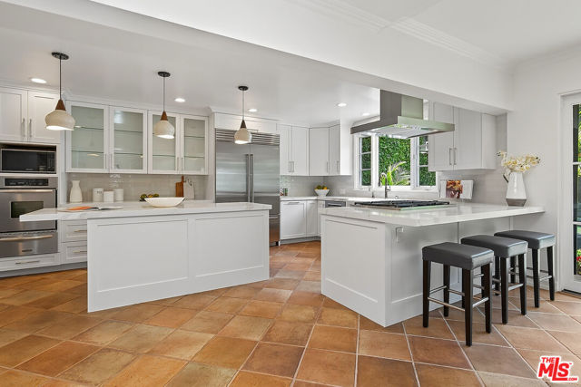 322 25th Street, Santa Monica CA: https://media.crmls.org/mediaz/c68c9f2b-7eef-4ac4-9425-ab58bf52061c.jpg