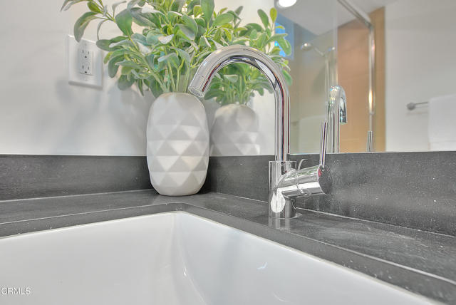 Detail Gallery Image 4 of 56 For 133 S Los Robles Ave #205,  Pasadena,  CA 91101 - 2 Beds | 2 Baths