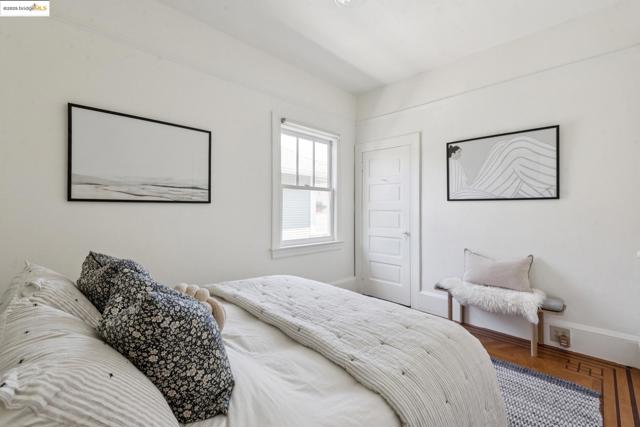 6521 Herzog St, Oakland CA: https://media.crmls.org/mediaz/c68da7c2-cc1d-4323-8f04-56fd0daefb8a.jpg