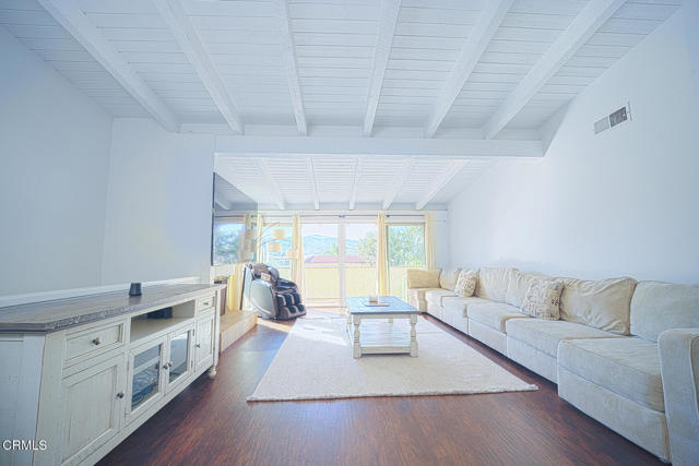 Detail Gallery Image 4 of 14 For 942 Woodlawn Dr, Thousand Oaks,  CA 91360 - 3 Beds | 2 Baths