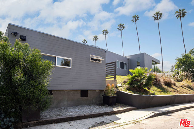 1344 Maltman Avenue, Los Angeles CA: https://media.crmls.org/mediaz/c68e42f8-3fa4-42c5-aa63-7dbf4773a08c.jpg