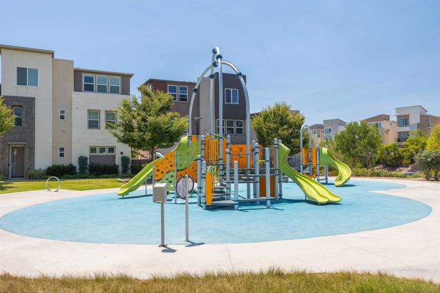 2092 Tango Loop, Chula Vista CA: https://media.crmls.org/mediaz/c68eab32-c812-454d-adb6-35cd20e6f65b.jpg
