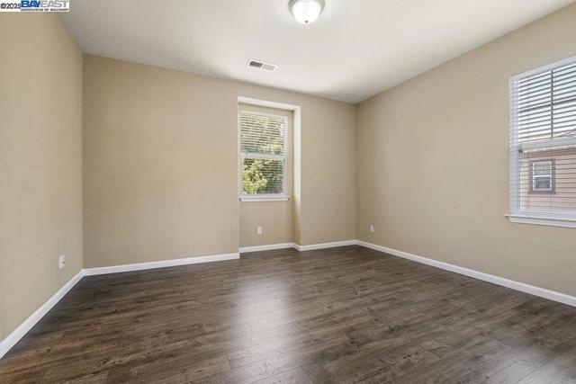 670 W Privado Way, Mountain House CA: https://media.crmls.org/mediaz/c68f7676-ad60-4e98-bdcf-8a65cbb32ded.jpg