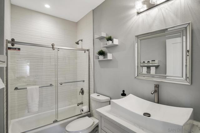 Image 4 of 11 For 5411 Lauretta St