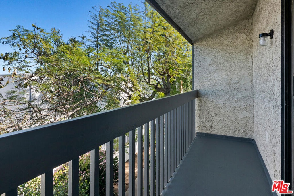 https://media.crmls.org/mediaz/c6902e77-a9fb-4b6c-949c-0d81c306ae1c.jpg?preset=X-Large