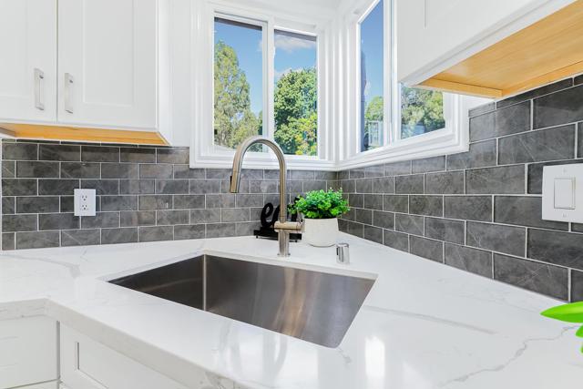 4715 Davenport Avenue, Oakland CA: https://media.crmls.org/mediaz/c690b5ed-9a5f-4bbe-b8c2-5913afe97927.jpg