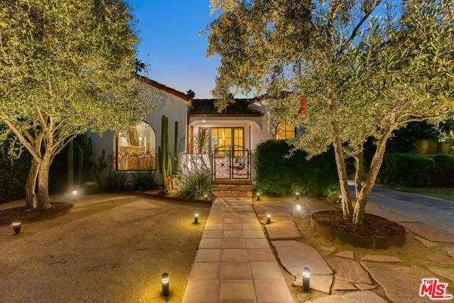 3864 3rd Avenue, Los Angeles CA: https://media.crmls.org/mediaz/c690c43c-315d-4610-a998-e057b9cea11f.jpg