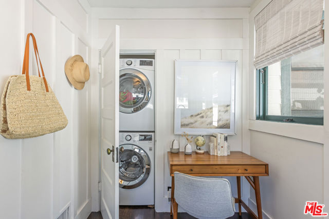 601 S Hudson Avenue, Pasadena CA: https://media.crmls.org/mediaz/c690f63f-89b7-4e30-a3b9-8acf945e9080.jpg