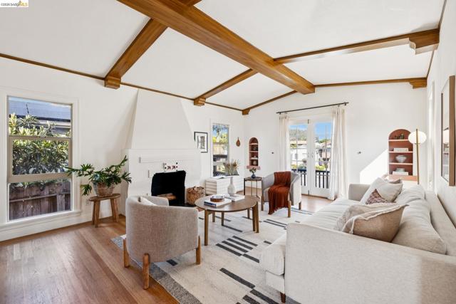 1136 Marin Ave, Albany CA: https://media.crmls.org/mediaz/c690fe66-e54a-4a0b-8b54-44ac807928ea.jpg