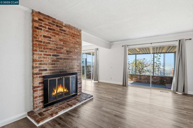 931 N Camino Alto Drive, Vallejo CA: https://media.crmls.org/mediaz/c691167b-ec25-4d7d-a05c-8de780c2083e.jpg