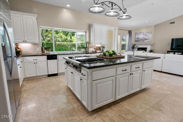 2625 Marvella Court, Camarillo CA: https://media.crmls.org/mediaz/c691565a-8366-4208-85ad-ae88a15824cb.jpg