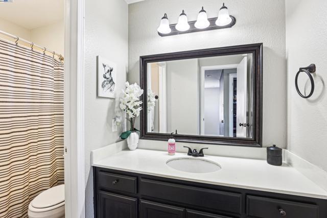 2084 Springbrook Ct, Oakley CA: https://media.crmls.org/mediaz/c6916121-241d-49b8-a14c-09e02d1fae26.jpg