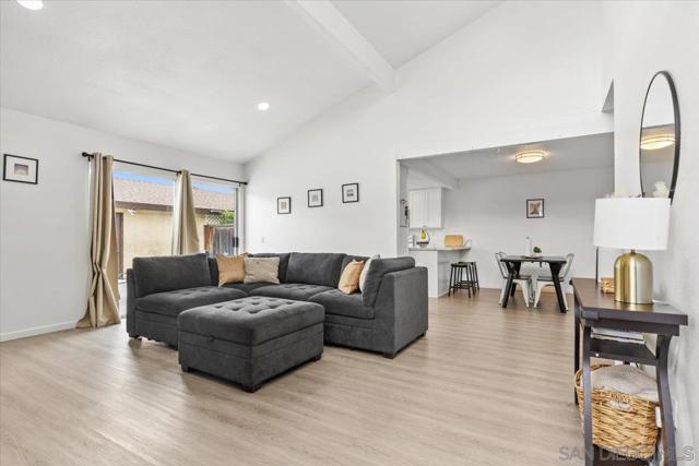 2305 Nueces Ln, Spring Valley CA: https://media.crmls.org/mediaz/c692430d-3f94-4703-a541-e266a79abf3d.jpg