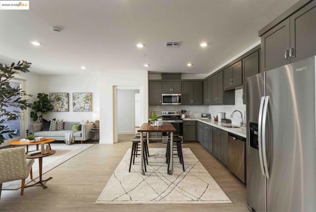 500 Somi Ct, Hayward CA: https://media.crmls.org/mediaz/c69260c3-76cc-4c44-8f29-c314769e59d0.jpg