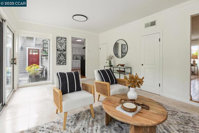 1100 Hillcrest Dr, Lafayette CA: https://media.crmls.org/mediaz/c692abb6-8680-4316-a471-cb1946892f8a.jpg