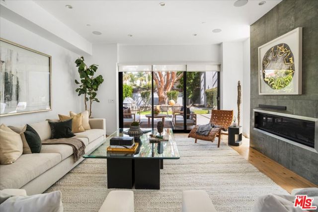 616 N FULLER Avenue, Los Angeles CA: https://media.crmls.org/mediaz/c6931311-5780-475e-adb0-396418209d29.jpg