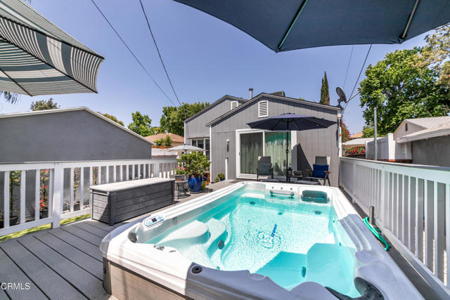 331 N Avon Street, Burbank CA: https://media.crmls.org/mediaz/c693aa72-e7c5-4b60-98ed-675aa9d5b770.jpg