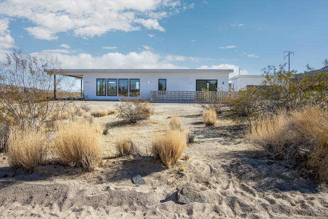 66050 Cottonwood Drive, Joshua Tree CA: https://media.crmls.org/mediaz/c693bd73-dd7b-4c66-a4cf-8ee88df0ec71.jpg