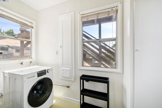 2200 Peach St, Pinole CA: https://media.crmls.org/mediaz/c6946785-edbc-4ea2-8693-468b3b1ee1d6.jpg