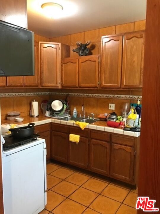 112 S Eucalyptus Avenue, Inglewood CA: https://media.crmls.org/mediaz/c694ca83-96dc-424e-a0ea-1de0ec78dbce.jpg