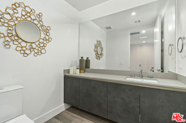 728 N Sweetzer Avenue, West Hollywood CA: https://media.crmls.org/mediaz/c695804d-5f67-4c30-ae86-c276490f939a.jpg