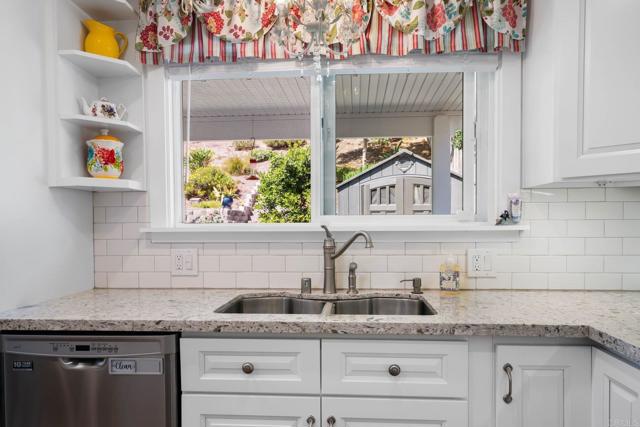 Detail Gallery Image 18 of 42 For 1855 Corte Segundo, Oceanside,  CA 92056 - 3 Beds | 2 Baths