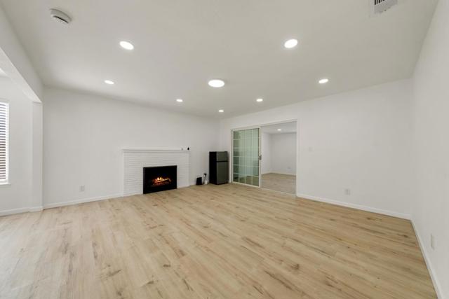 2621 Wood Violet Way, Sacramento CA: https://media.crmls.org/mediaz/c69595e1-0065-4af9-817d-2b03ab039af0.jpg