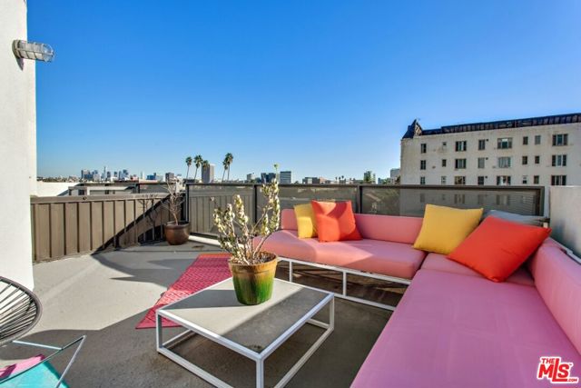 140 S Gramercy Place, Los Angeles CA: https://media.crmls.org/mediaz/c695dcd8-a379-45a3-bc97-7559fb200d3a.jpg