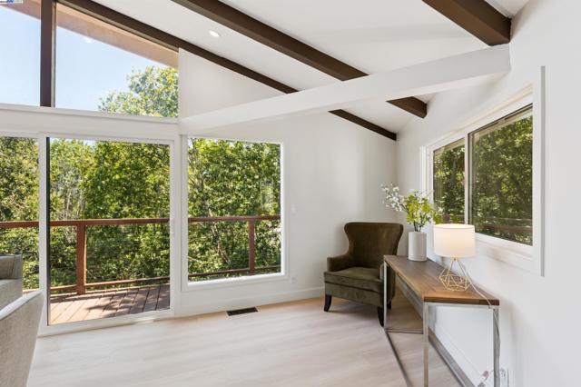723 Redwood Rd, San Anselmo CA: https://media.crmls.org/mediaz/c696123f-0c66-4f9e-b695-1e9035a5a3d8.jpg