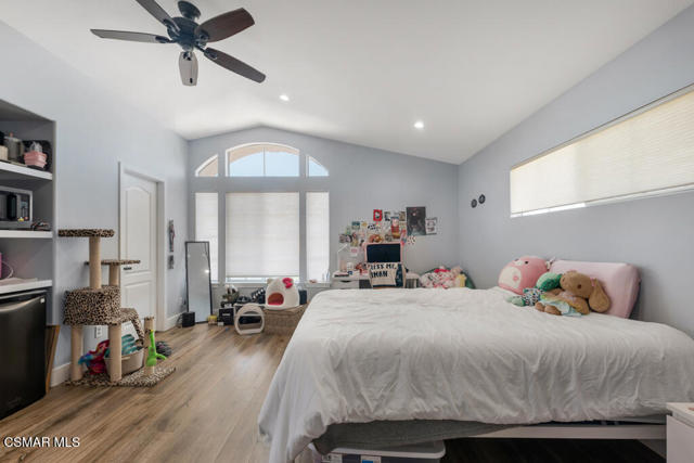 1847 Fox Springs Circle, Newbury Park CA: https://media.crmls.org/mediaz/c696379a-6979-4635-93b4-6597b2e9521e.jpg