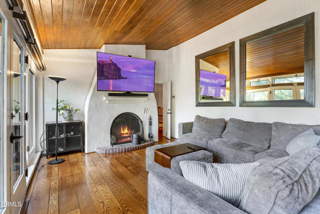 5321 Alta Canyada Road, La Canada Flintridge CA: https://media.crmls.org/mediaz/c6965099-be24-48a7-81d9-96889f3cdb0a.jpg