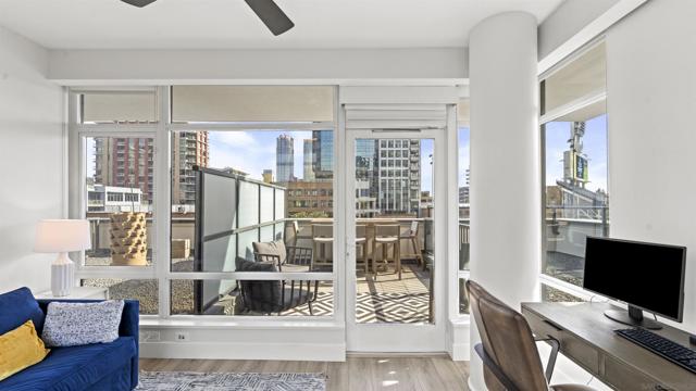 325 7Th Ave, San Diego CA: https://media.crmls.org/mediaz/c696616f-c2ba-4947-a33f-4f7b4ea55444.jpg