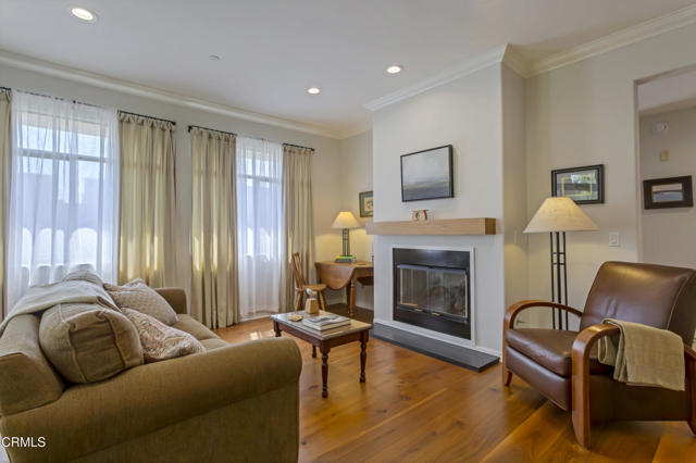 748 Locust Street, Pasadena CA: https://media.crmls.org/mediaz/c696884b-60bf-4462-83be-a005998fc1ee.jpg