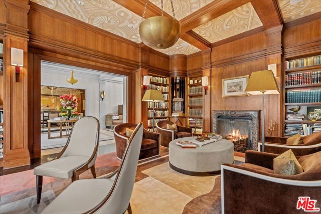 804 N Elm Drive, Beverly Hills CA: https://media.crmls.org/mediaz/c696dda3-b7c3-4cc1-8094-8c133af5d040.jpg