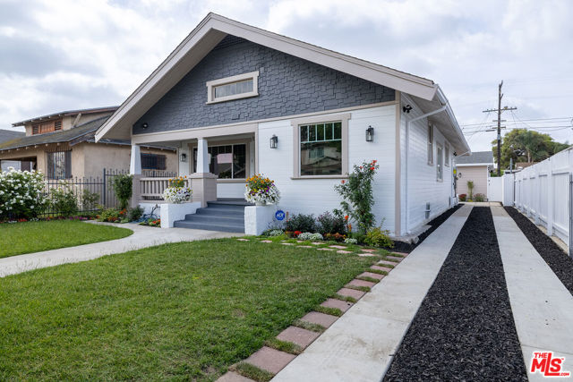 1558 W 47th Street, Los Angeles CA: https://media.crmls.org/mediaz/c6974deb-4fb3-4053-95b5-ea6fc221c441.jpg