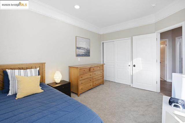 1030 Orchid Dr, Brentwood CA: https://media.crmls.org/mediaz/c697659c-daec-4902-aa67-5636730bac0b.jpg