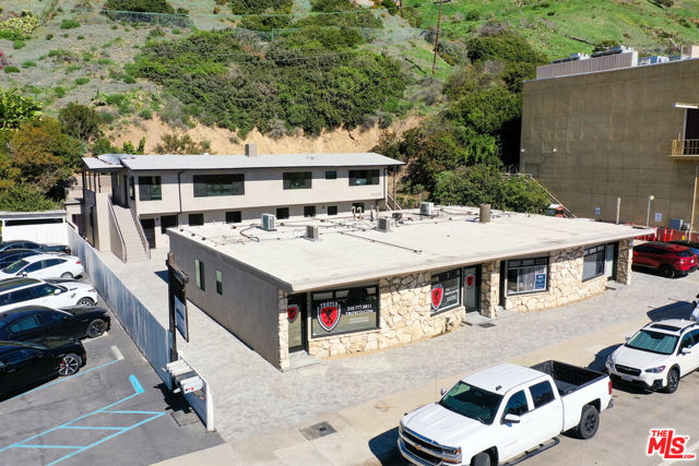 22227 PACIFIC COAST Highway, Malibu CA: https://media.crmls.org/mediaz/c69774b9-bd36-4fe9-b6b6-c2bba4417872.jpg