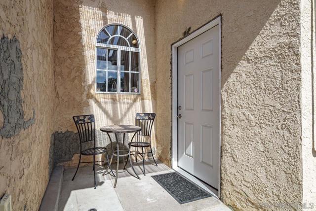 262 Flowerdale Ln, San Diego CA: https://media.crmls.org/mediaz/c6981832-63d0-4eca-9963-bc3ef1b5ab36.jpg