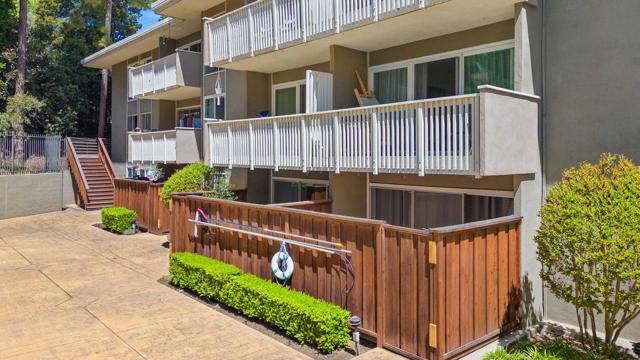 1101 Continentals Way, Belmont CA: https://media.crmls.org/mediaz/c6986642-7be4-4d31-a151-b180a5ab11aa.jpg