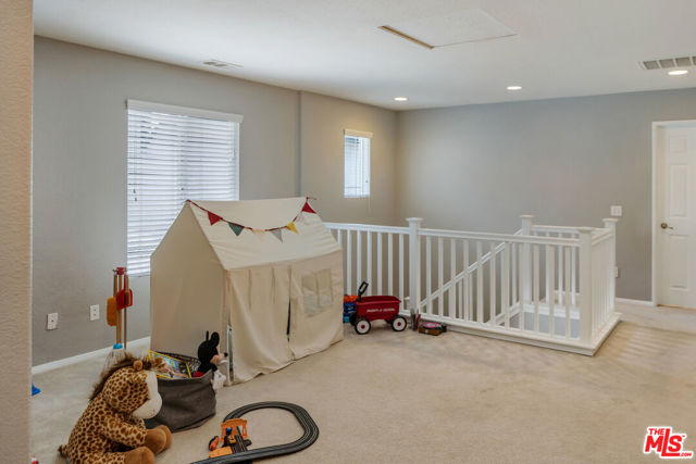 27356 Dearborn Drive, Valencia CA: https://media.crmls.org/mediaz/c69869de-03ad-4352-8822-018174a48dc1.jpg