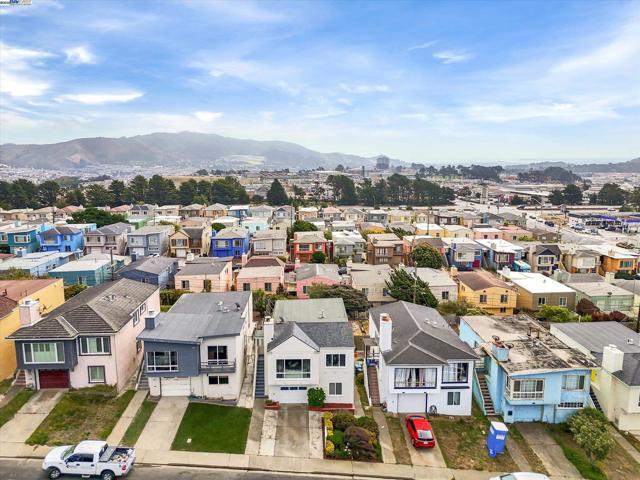 153 Morningside Dr, Daly City CA: https://media.crmls.org/mediaz/c6986c3f-a6fe-44e2-bc7e-f469f4ea4372.jpg