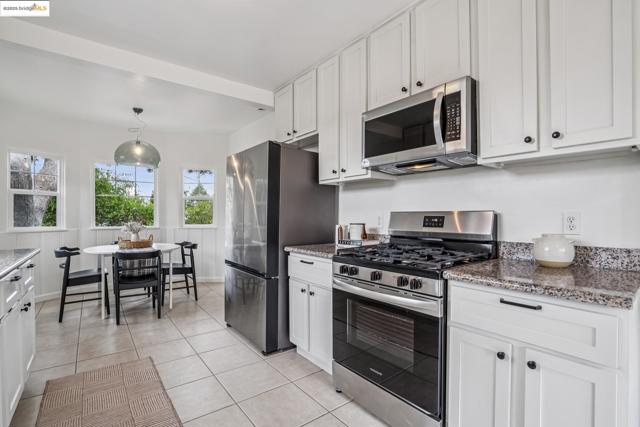 4006 Lincoln Ave, Oakland CA: https://media.crmls.org/mediaz/c698a270-d159-49b0-adbd-786364499c24.jpg