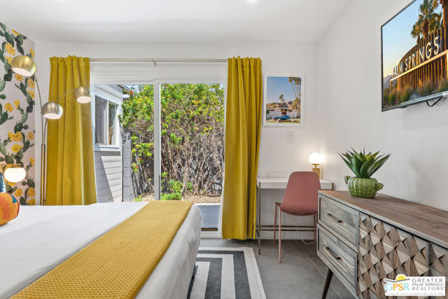 281 E Ocotillo Avenue, Palm Springs CA: https://media.crmls.org/mediaz/c698a451-ec54-4e36-96c8-4c5f311de8c8.jpg